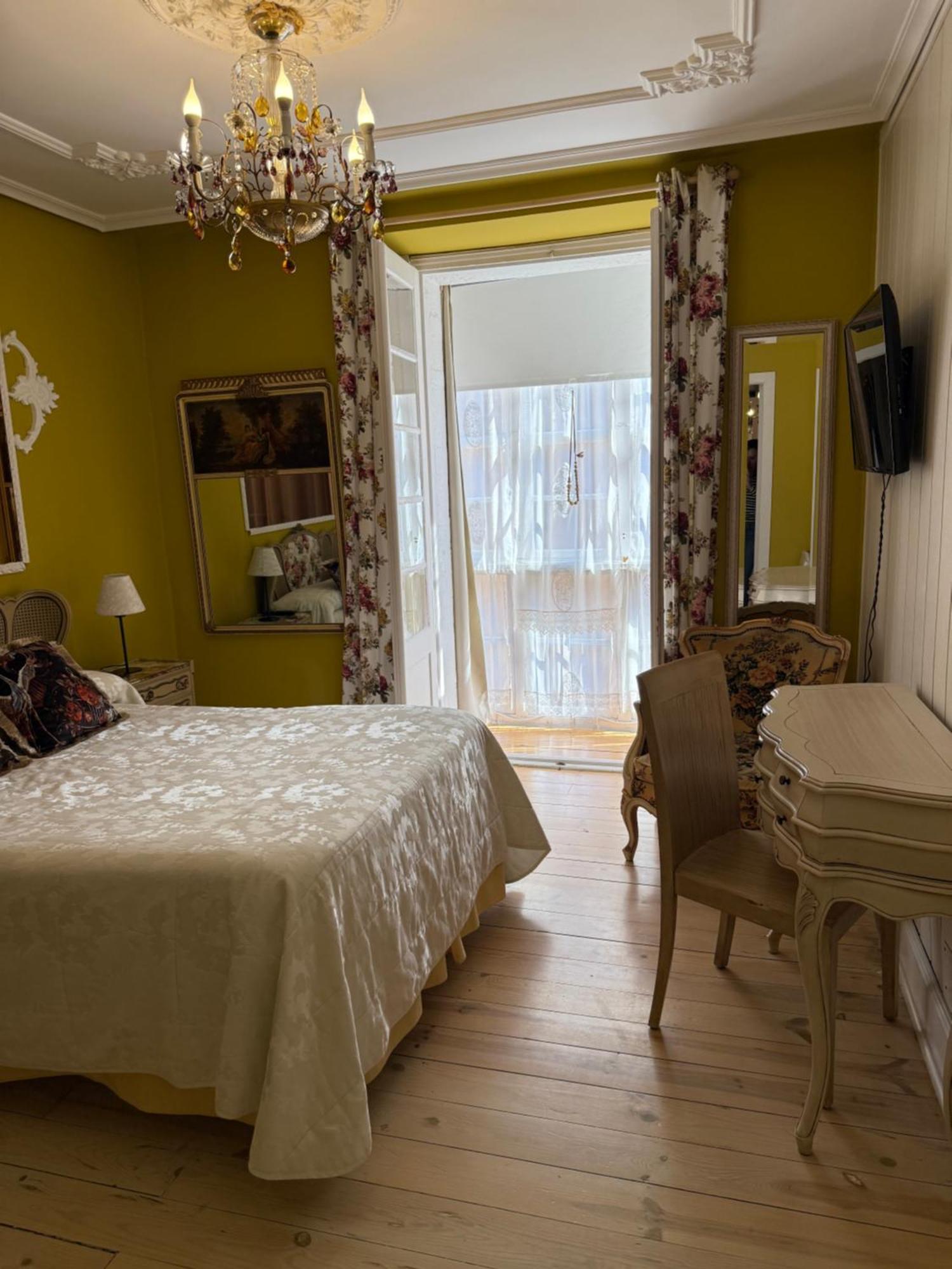 Hostal Boutique Puerta Del Sol Torrelavega Luaran gambar