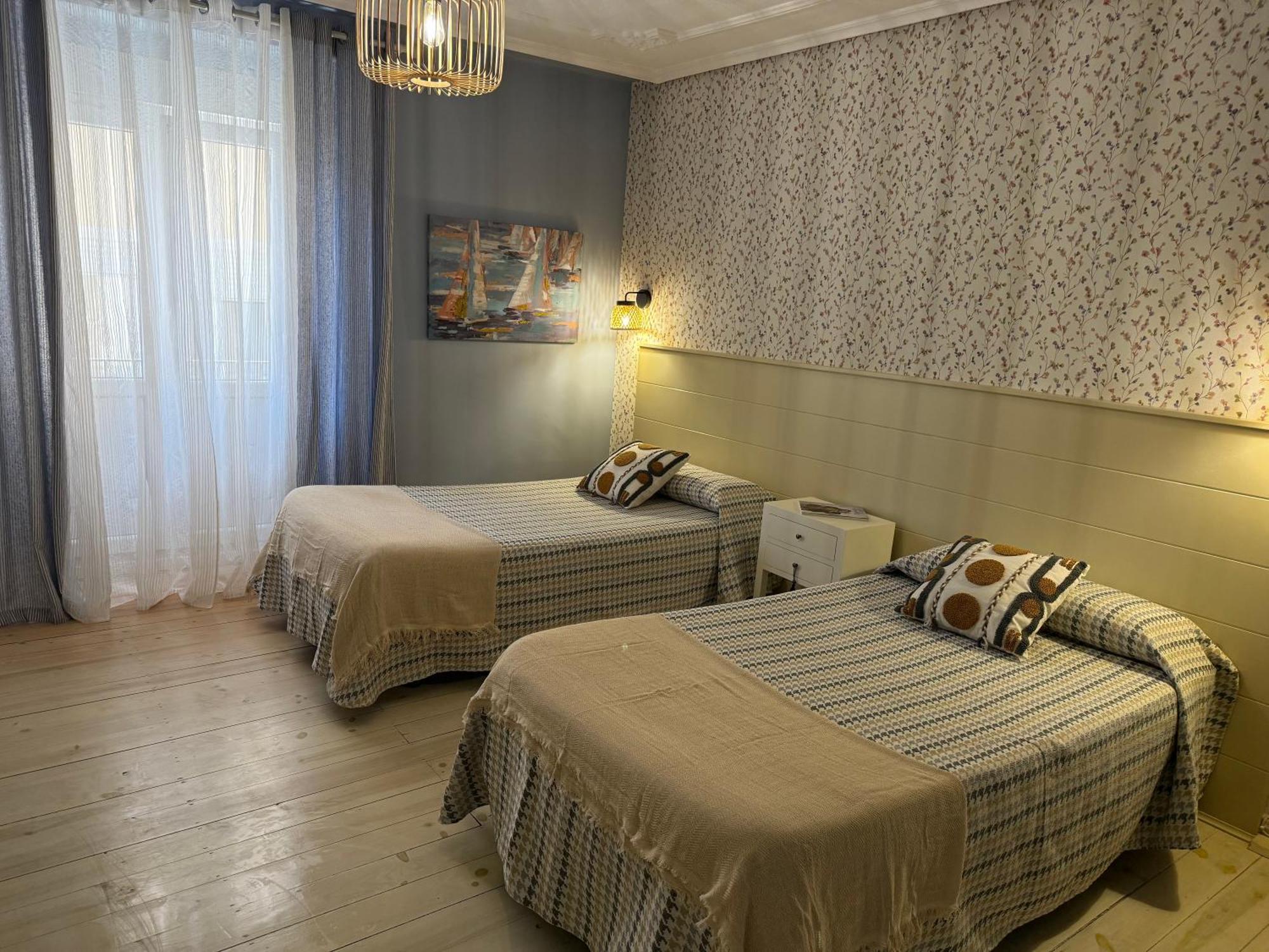 Hostal Boutique Puerta Del Sol Torrelavega Luaran gambar